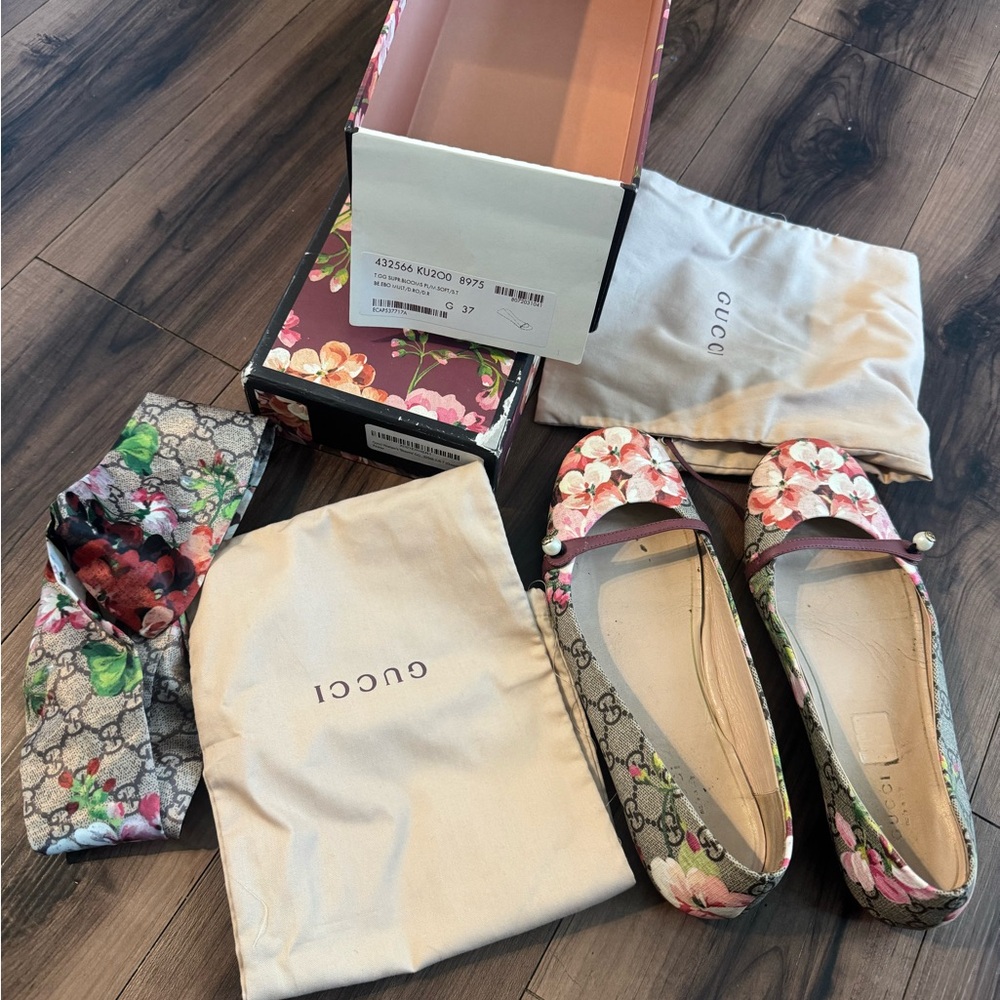 Gucci Floral Patterned Ballet Flats